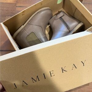 Jamie Kay Leather Boot w Elastic Side / color: bear / kids